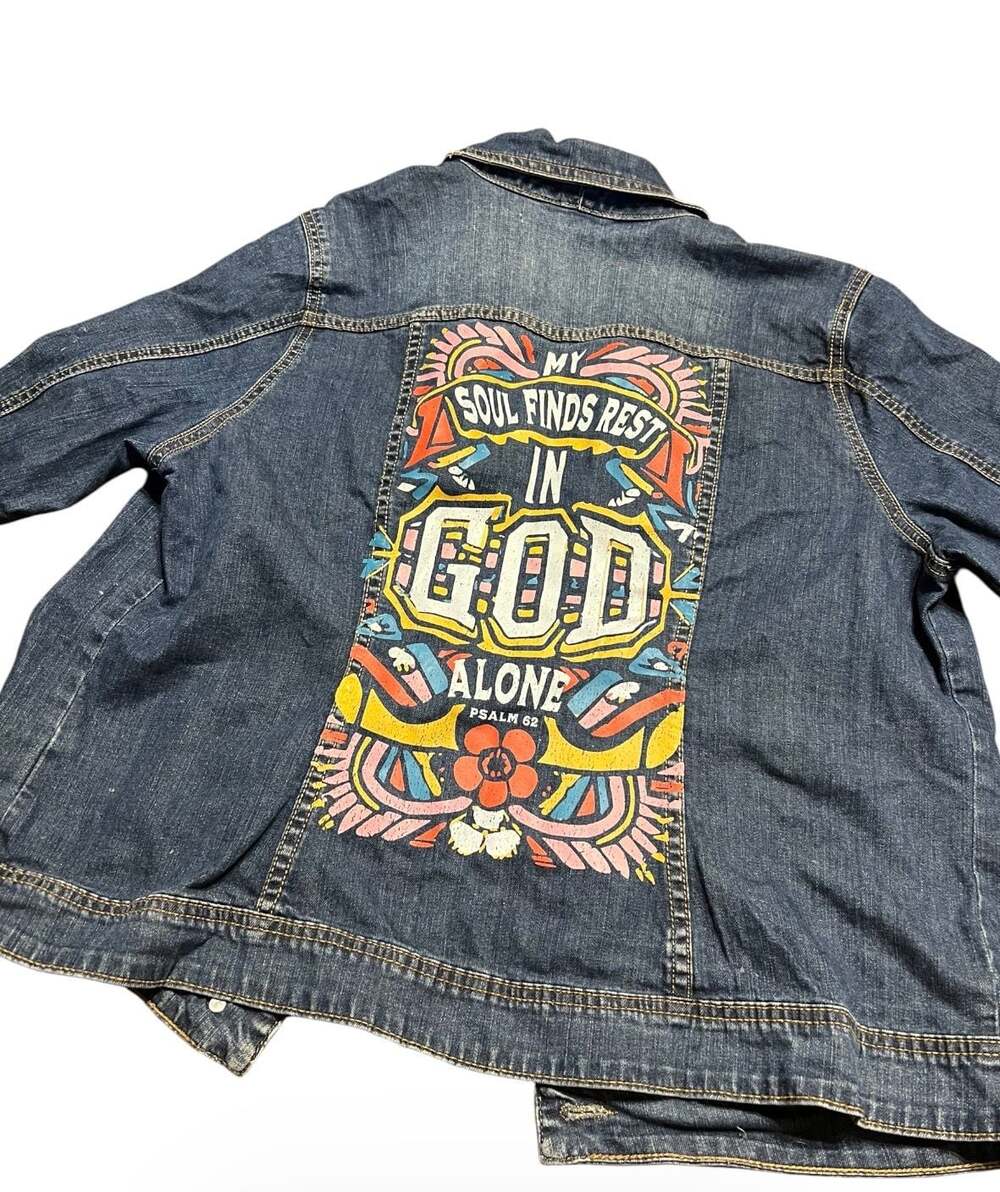 Fashion Bug Women's Denim Jacket Size 16W Graphic Back Print - Picture 2 of 6